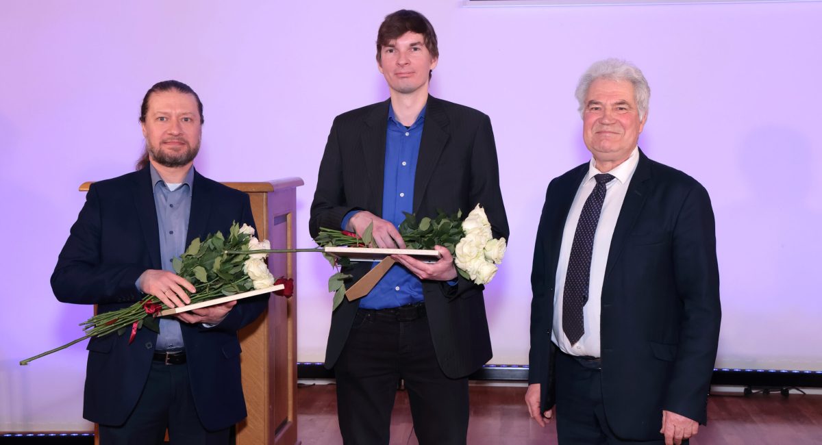 No kreisās: Prof. Raivis Žalubovskis (OSI) , Dr.biol. Jānis Leitāns BMC) un Pēteris TRAPENCIERIS (LZA)